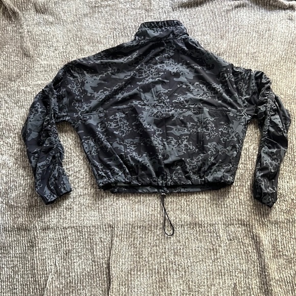 Calvin Klein Performance- NWT - Women’s: M -Half-zip- Pull-Over -Windbreaker - Picture 4 of 7